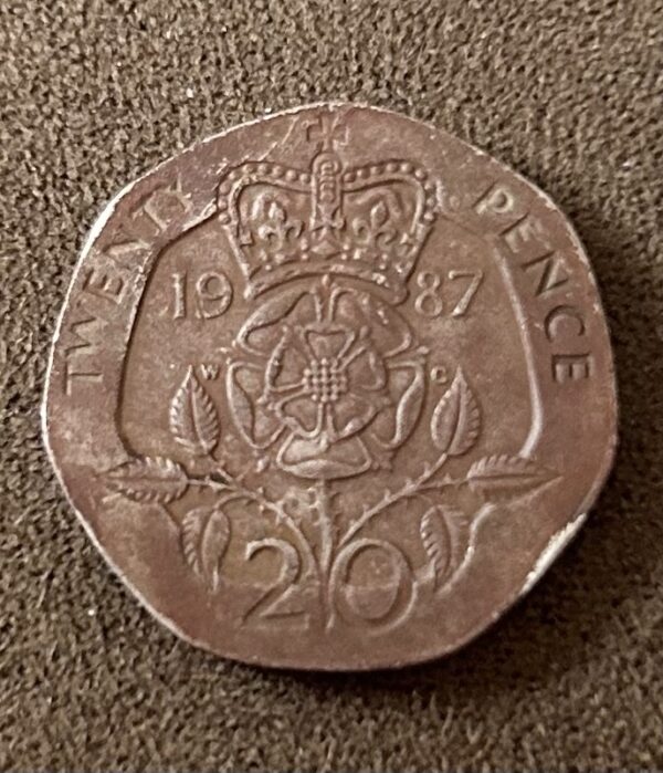 1987 UK 20p Coin – Rare Double Strike Mint Error – Queen Elizabeth II - Image 2