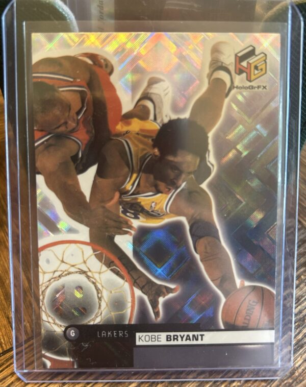 Kobe Bryant – 1999 SkyBox HoloGrFX #28