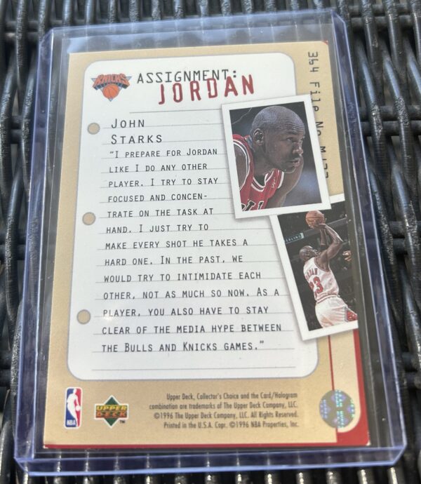 John Starks / Michael Jordan 1996 Upper Deck Collector’s Choice #364 – Assignment: Jordan - Image 2